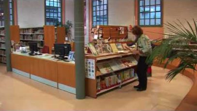 La Biblioteca Central d’Igualada estrena un nou club de lectura per pares, mares i mestres