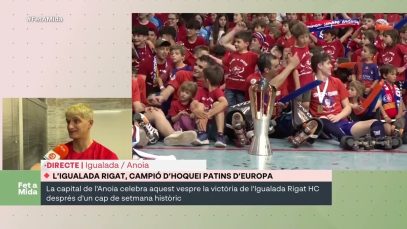 El capità de l’Igualada HC, Roger Bars, l’encarregat d’aixecar el trofeu de la Europe Cup