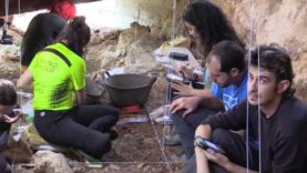 Acaben les excavacions a les coves del Toll i de les Teixoneres a Moià