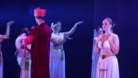 Els alumnes del Ballet Clàssic de Manresa van representar La Bayadère al Kursaal en benefici de la Fundació Althaia