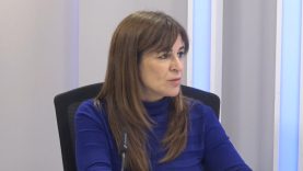 La periodista manresana Núria Bacardit debuta en la literatura amb ‘Les orquídies del mal’, un thriller rural que barreja trames i subtrames vinculades a la corrupció, l’especulació i la investigació científica